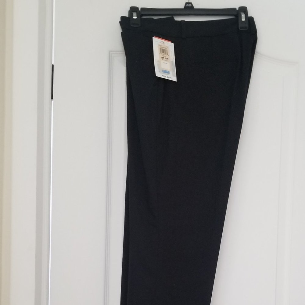 Dockers Women Metro Pant.  Black. 16P Short.